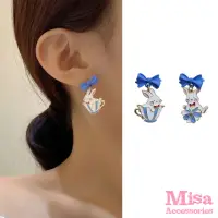 在飛比找momo購物網優惠-【MISA】韓國設計不對稱滴釉趣味可愛兔子造型耳環(不對稱耳