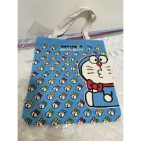 在飛比找蝦皮購物優惠-全新Doraemon&Hello kitty鈴鐺滿版帆布包