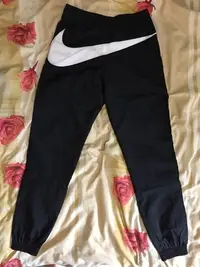 在飛比找Yahoo!奇摩拍賣優惠-NIKE SWOOSH WOVEN PANT 褲 大勾勾 S