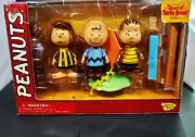 Memory Lane 2002 Peanuts Gang Figure Set “Good ol’ Charlie Brown" w/Patty Linus