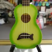 Makala MK-SD/GRNBRST Dolphin Series Soprano Ukulele with Bag in Greenburst