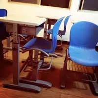 在飛比找蝦皮購物優惠-鐵製課桌椅 一組 桌子+椅子 可調高度 成長書桌 學校課桌椅