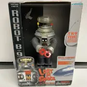 LOST IN SPACE B9 Robot Classic Series Lights Sound Motion Trendmasters 1997 NEW