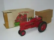 1/16 FARMALL 300 TOY FARMER NIB free shipping