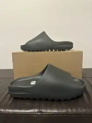 Yeezy Slide Dark Onyx US9 Brand New
