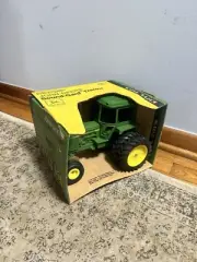Ertl 1/16 John Deere Sound-Gard Tractor w/ Duals Tires Vintage 542( Brand New )