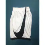 NIKE 籃球短褲，科技：DRY FIT / LOOSE FIT AT KNEE LENGTH.，尺寸 XL. 品項如圖