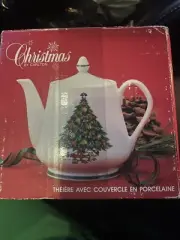 Vintage "Christmas Treasure" 6-cup Teapot, Jamestown China, Japan