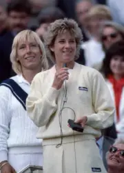 Champion Chris Evert-Lloyd of the USA speaks to the crowd after t - Old Photo