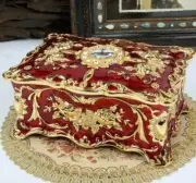 RED VINTAGE TIN ALLOY MUSIC BOX : ♫ SILENT NIGHT ♫