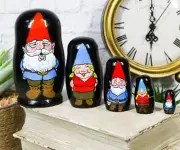 Whimsical Mr Mrs Gnome Family Nesting Dolls Matroyshka Babushka 5pc Figurine Set
