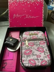 Betsy Johnson 2 Pc Crossbody And Ear Bud Case