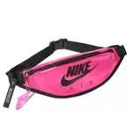 NIKE 腰包 HERITAGE HIP PACK 男女款 NSW 運動休閒 防潑水 亮眼 穿搭 粉 黑 CW9259607