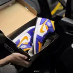 正品代購AIR JORDAN 1 MID LAKERS 湖人 紫黃 DQ8426-517