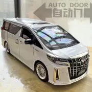 1/18 Toyota Alphard MPV Alloy Car Model Diecast Metal Toy Vehicles Kids Gifts