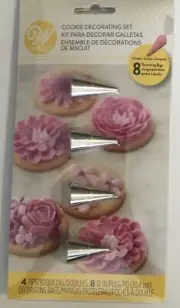 Wilton Cookie Decorating Set 4 Tips with 8-12" Bags round star and petal tip