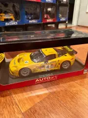 1/18 AUTOART 80550 CHEVROLET CORVETTE C6R LAGUNA SECA RACE WINNER 2005 O.GAVIN/O