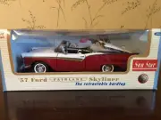 Sun Star- 1957 Ford Fairlane Skyliner Hardtop Conv., White/Red Top 1:18