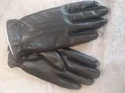 Isotoner Leather Silky Plush Lined Gloves - Size Medium Rare New 766M2 LARGE