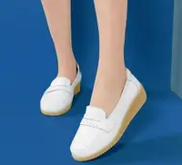 在飛比找樂天市場購物網優惠-護士鞋 女新款韓版醫院白色坡跟平底透氣防臭鏤空防滑軟底 唯伊