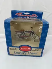 Roadmaster 1:20 Scale Luxury Liner Bike Ornament (bin 32)