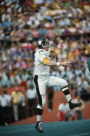 Pittsburgh Steelers QB Terry Bradshaw in action, pass vs Mia - 1971 Old Photo