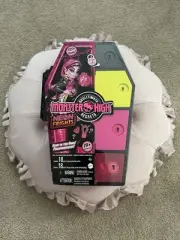Monster High Skulltimate Secrets Neon Frights ~ Draculaura