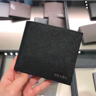 【預購】歐洲代購 🇫🇷 Prada Saffiano 防刮 牛皮 男仕 短夾 信封 長夾