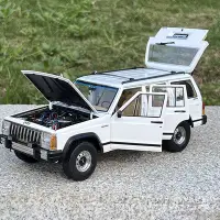 在飛比找Yahoo!奇摩拍賣優惠-輕鬆拍原廠1:18極光吉普小切諾基Jeep Cherokee