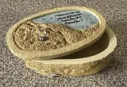 VINTAGE FOOTPRINTS IN SAND PORCELAIN JEWELRY MUSIC BOX The Lord's Prayer Song