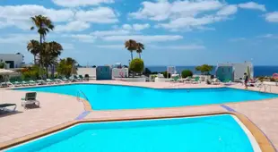 New Aircon Poolside Apartment Puerto del Carmen