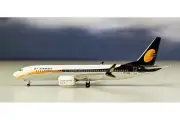 AC419391 AeroClassics 737 MAX 8 1/400 Model VT-JXA Jet Airways