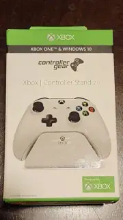 XBOX ONE ROBOT WHITE LIMITED EDITION CONTROLLER STAND 2.0 - CONTROLLER GEAR HTF