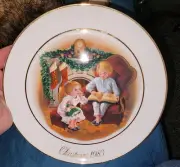1983 CHRISTMAS--AVON--10" PLATE--THIRD EDITION--CHRISTMAS MEMORIES 22k Gold trim