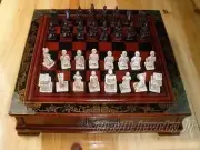 Classic famous 32 Pieces Chess A set of Leatherette wooden Coffee table