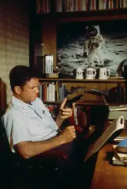 Cliff Robertson appearing in the tv series Return to Earth 1976 Old Photo 6