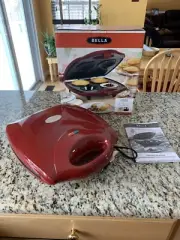 Bella Personal Pie Maker-White (NEW IN BOX) -Savory Treats Make 4 Homemade Pies!