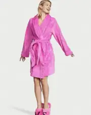 Victoria's Secret Short Cozy Robe Medium/Large Pink "Fuchsia Frenzy" NEW VS-25