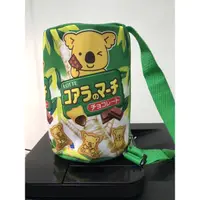在飛比找蝦皮購物優惠-日本lotte樂天小熊餅乾巧克力口味限量圓筒斜背包-全新