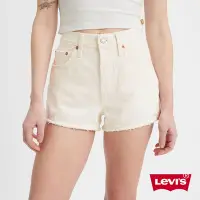 在飛比找Yahoo奇摩購物中心優惠-Levis 女款 501中腰排釦牛仔短褲 簡約米白