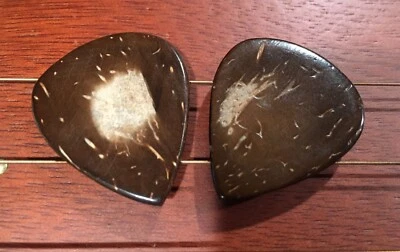 2 Coconut Shell Guitar Picks+ Martin D18 D28 D35 D45 Strings Acoustic Guitar ART