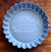 STRAWBERRY SHORTCAKE TART TIN - SMALL x1 - NEW LOOK!