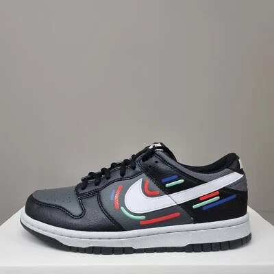 NIKE DUNK LOW (GS) "KEITH HARING" MARKER SWOOSH TRAINERS (FB8022 001)