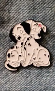 101 DALMATIONS- ENAMEL / LAPEL PIN-UNBRANDED-NEXT DAY SHIPPING
