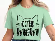 Cute Cat Mom Head with Whiskers Graphic T-Shirt Grunge