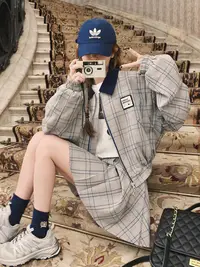 在飛比找樂天市場購物網優惠-高級感香港復古格子棒球服套裝女春秋小個子半身裙兩件套