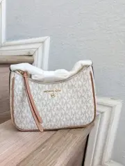 NWT Michael Kors Jet Set Charm Small Logo Pochette In Vanilla