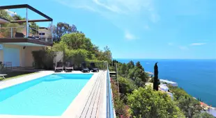 Casa moderna con vistas espectaculares a la bahia de Roses