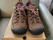 Keen TARGHEE III shoes women Size10,5 Weiss/boysenberry