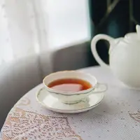 在飛比找ETMall東森購物網優惠-日式骨瓷下午茶杯清新陶瓷咖啡杯碟描金花茶杯碟精致紅茶杯碟